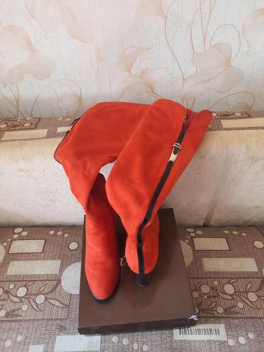 Продаются сапоги женские