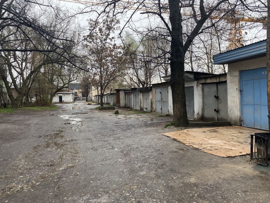 Гараж сатылады.