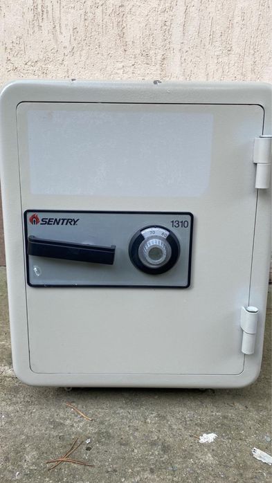 Продам американский сейф Sentry 1310