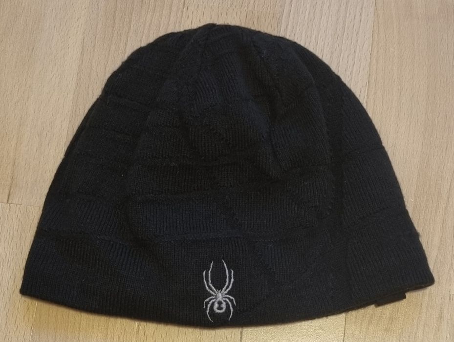 Vând căciulă SPIDER