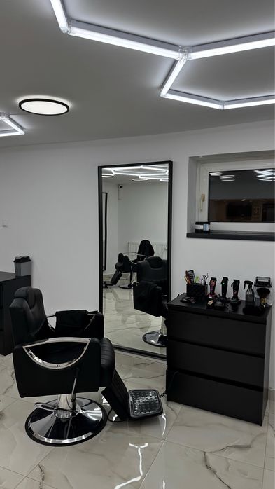 Inchiriez scaun frizerie!!