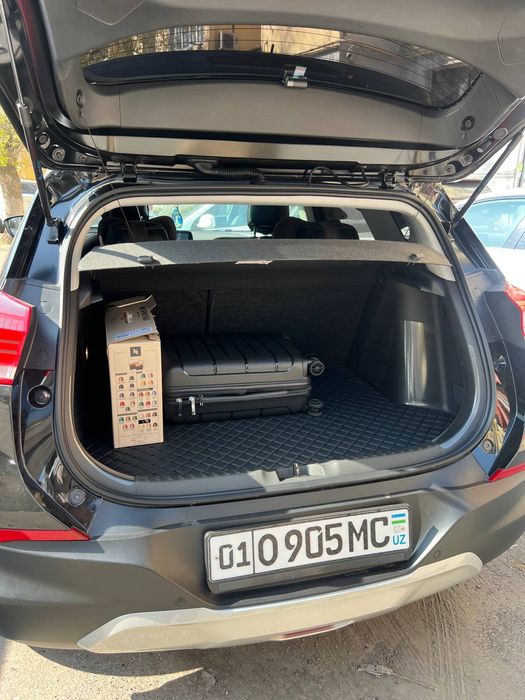 Сотилади автомобиль Трекер Премер