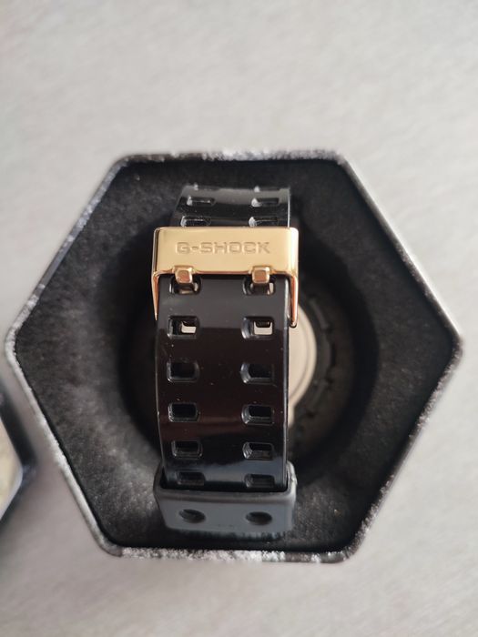 Часовник g-shock.