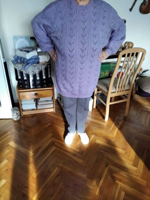 Ръчно плетен дамски пуловер