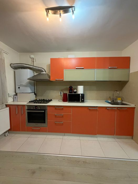 Inchiriez apartament str.Muzeul Apei Floresti
