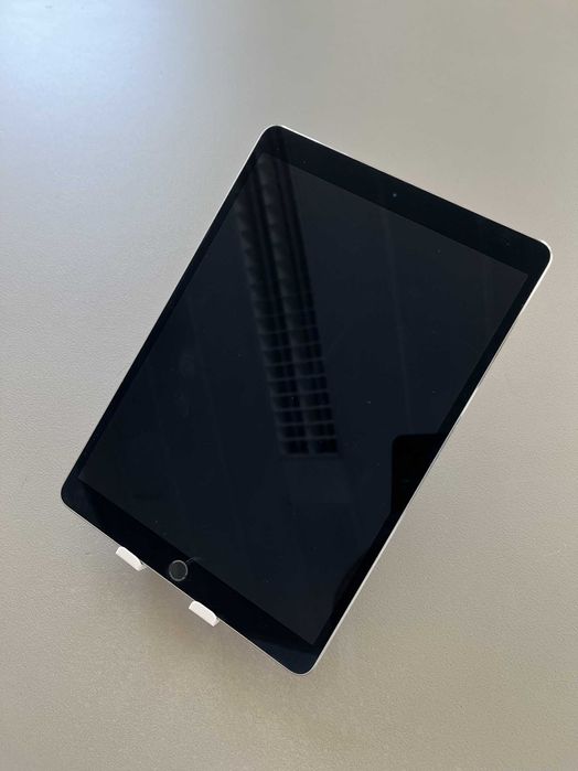 Apple iPad Pro 1gen A1701 10.5' 64GB WiFi + Cellular / Space Gray