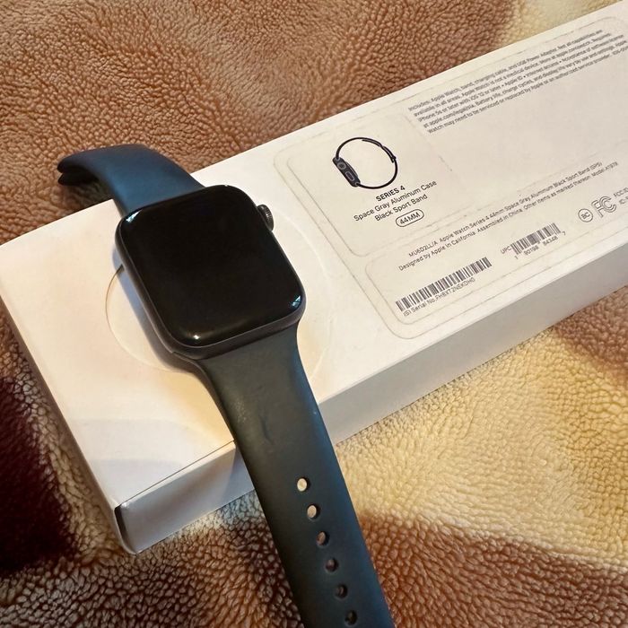 Apple Watch 4, 44mm оригинал