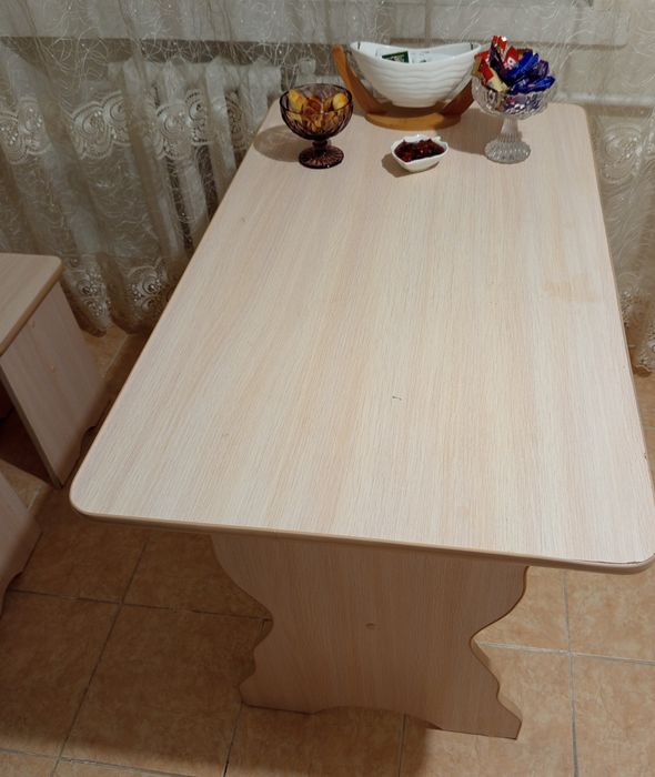 Стол со стульями