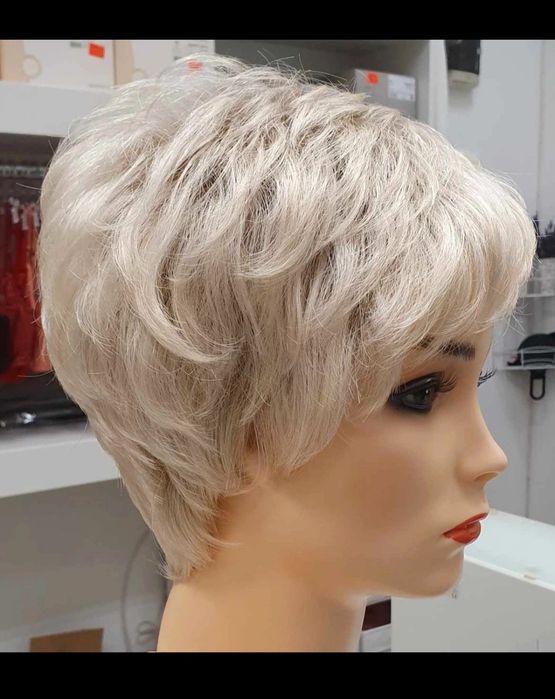 Peruca blonda par scurt