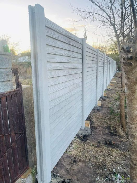 Garduri prefabricate din placi de beton comprimat stâlpi de gard