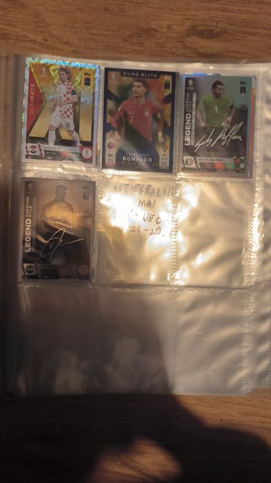 Vând cartonașe fotbal