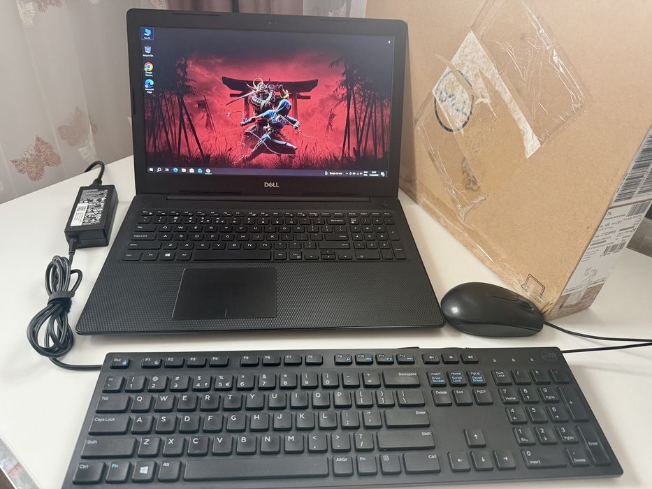 Laptop Dell Inspirion 3584, tastatura si mouse