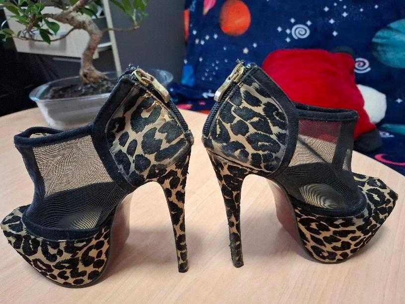 Pantofi ,sandale masuri 39 si 40