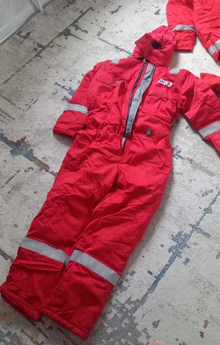 Зимний комбинозон сатылады.
