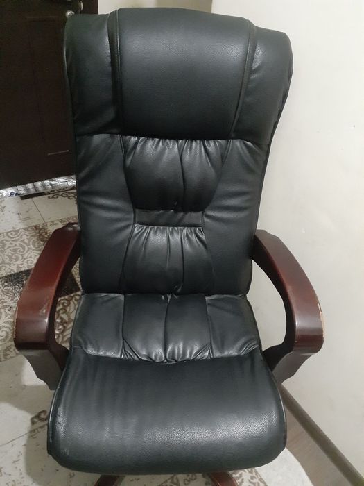 Кресло сотилади.