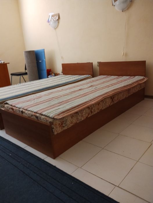 12 броя единично легло.