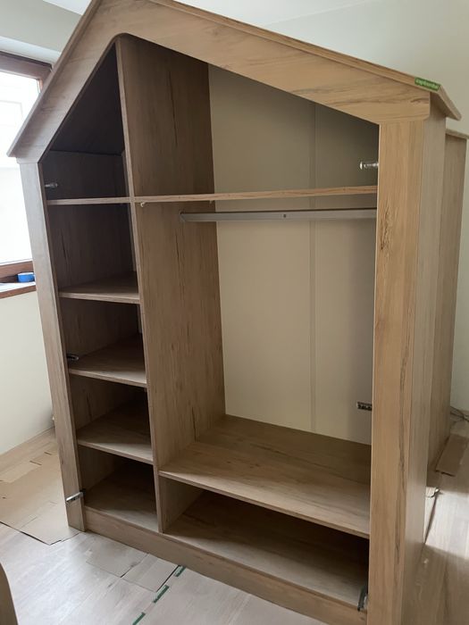 Трикрилен детски гардероб Монтесори