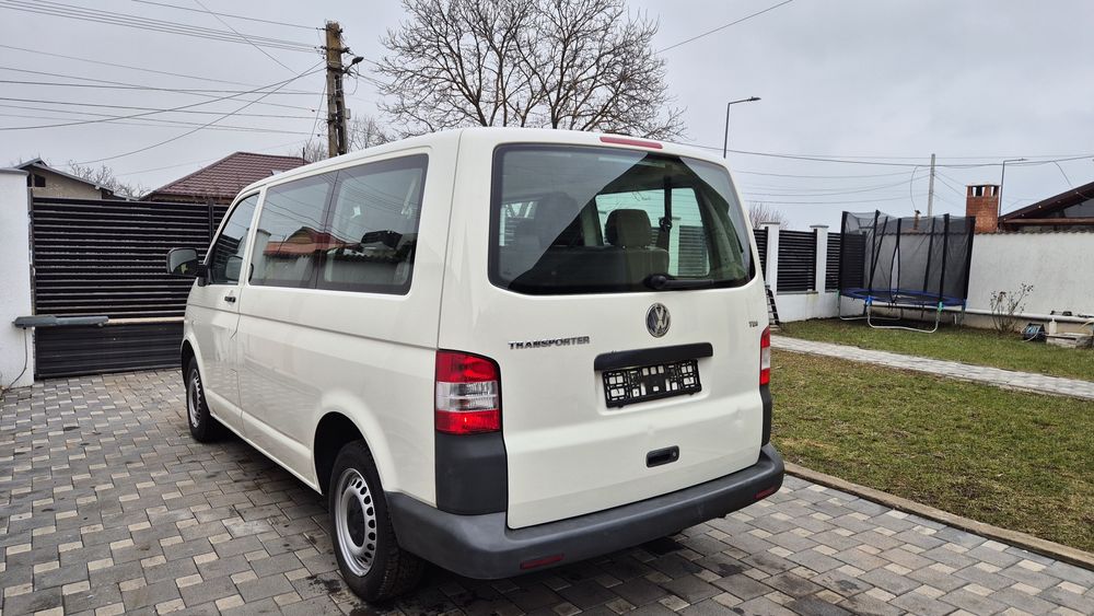 VW Transporter T5 Euro 4 
9 Locuri