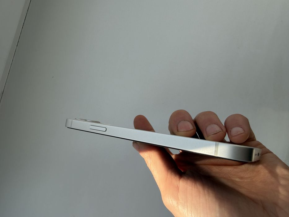 Продам Iphone 12