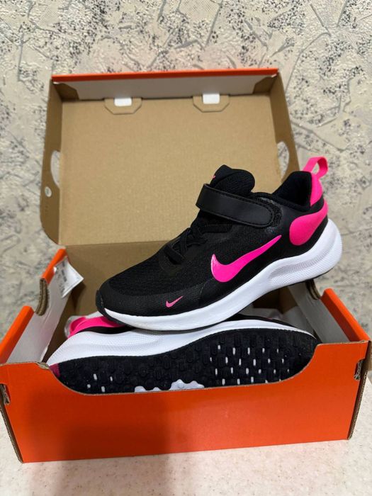 Кроссовки на девочку найк