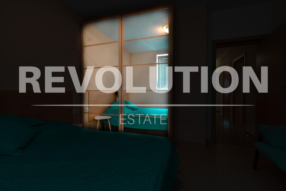 Дава се под наем Тристаен апартамент в София, Лозенец - 100 кв.м за 1000 € - Снимка #11