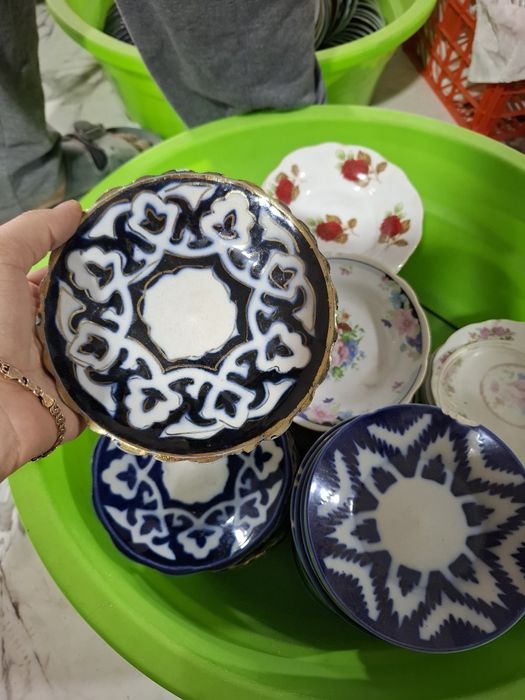 Idishlar sotiladigan choyxona uchun.