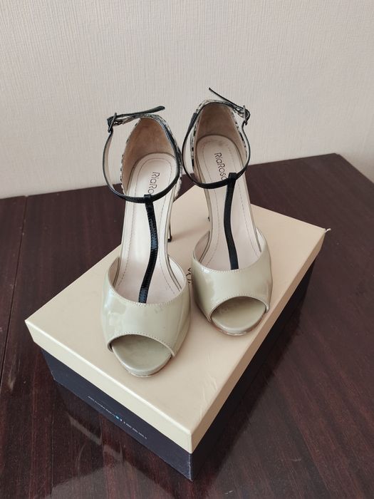 Женские кожаные туфли