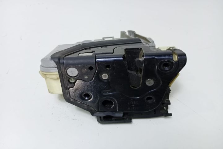 Broasca usa stanga fata 3C1837015A Volkswagen VW Passat B6