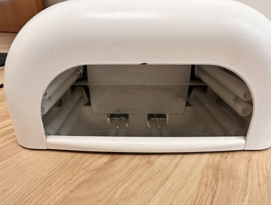 Vând lampă de unghii în stare foarte bună, perfectă 1