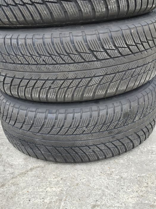 4 Броя 205/60/17 Bridgestone 2x7,5mm 2x5mm