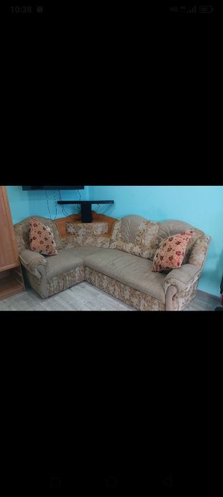 Угловой диван. Хорошее состояние.