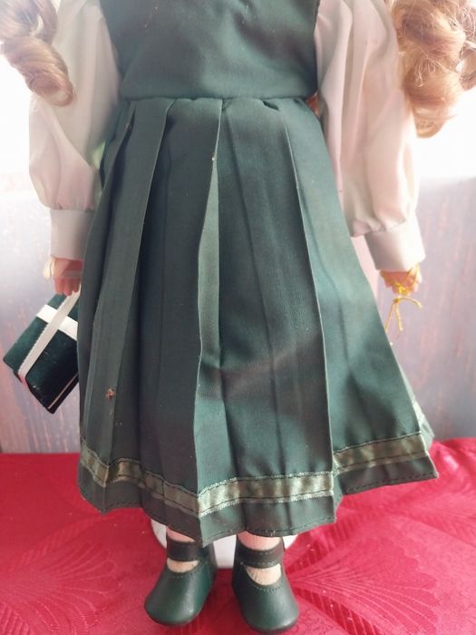 Păpușă din porțelan de colecție.