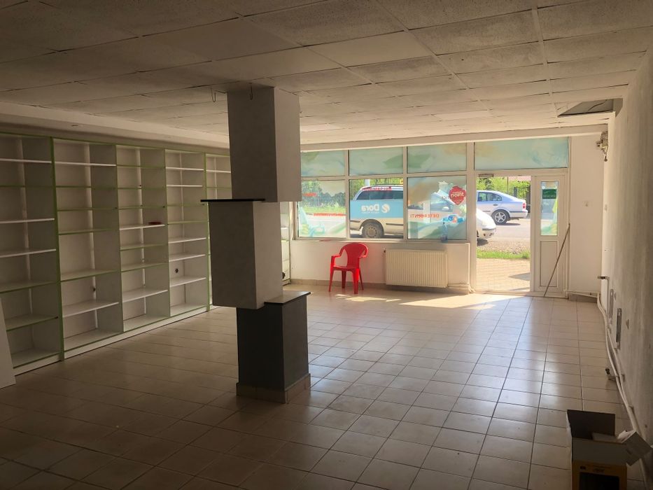 Închiriez spațiu comercial în Flămânzi zona 6 drumuri