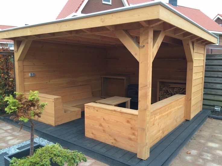 Vand foisor sau pergole din lemn