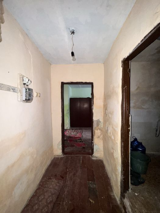 дом сотилади 1-етаж сирдарйо сент малек 3 хоналик каралса зор уй болад