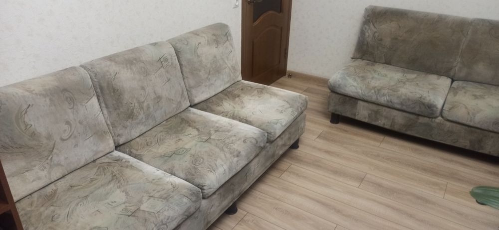 Продам недорого, цена за два дивана б/у.