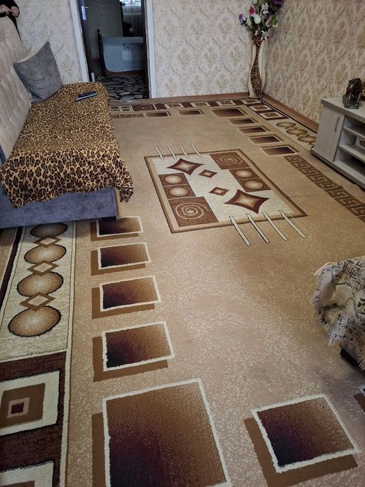 Продаётся ковёр.