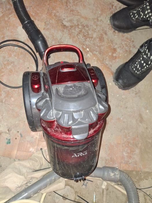 Продам пылисосы разные