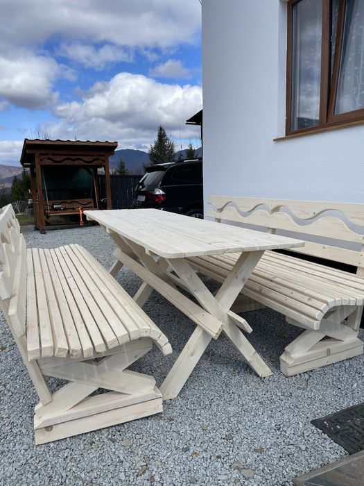 Vând set masă cu bănci