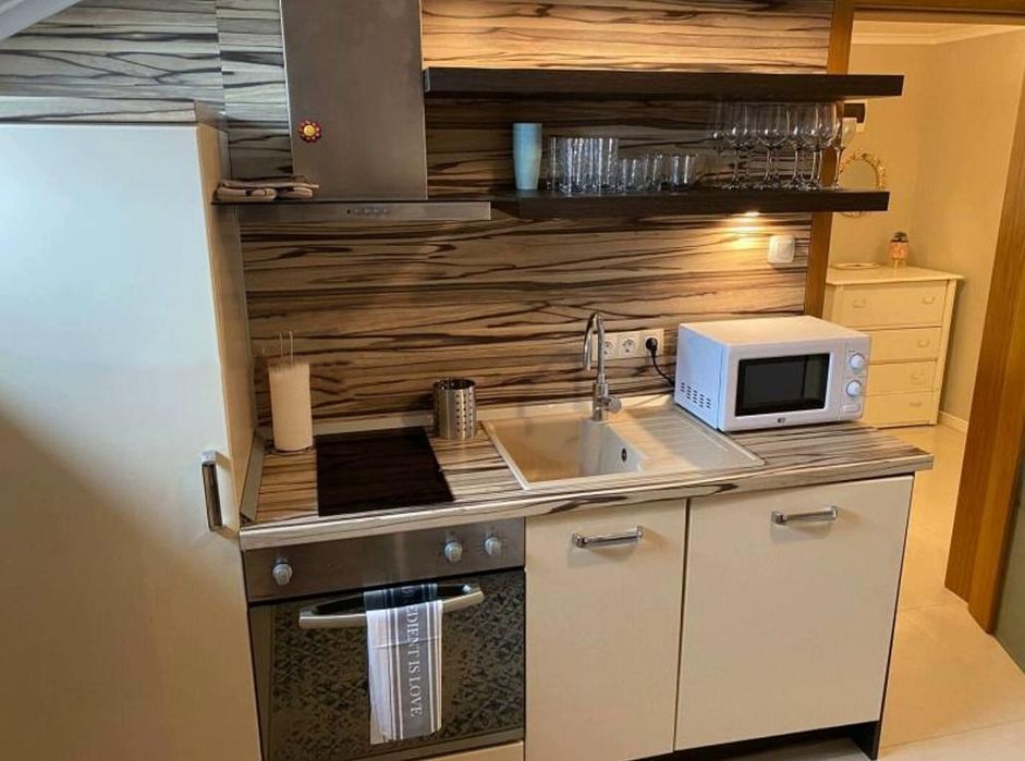 Дава се под наем Двустаен апартамент в София, Център - 70 кв.м за 597.21 € - Снимка #2