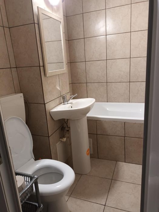 Închiriez garsonieră