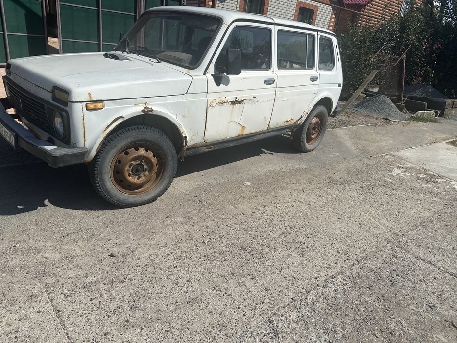 Продам машину ниву