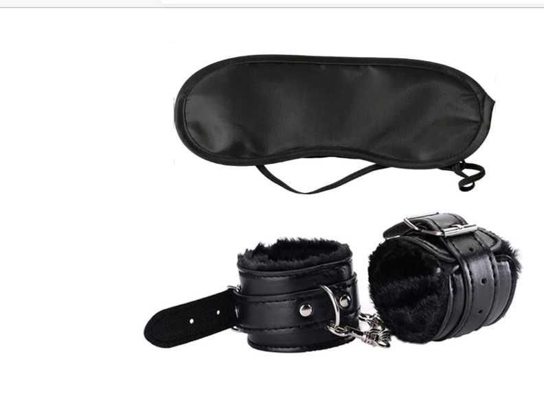 Set catuse+masca+cravasa cu puf