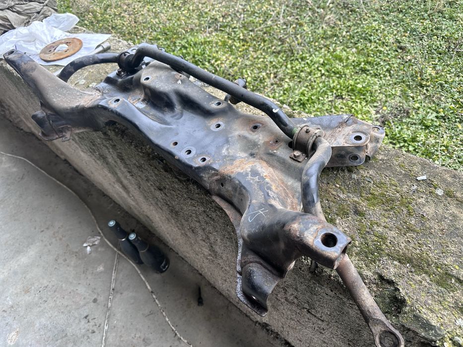 Преден мост от Мицубиши Аутлендър 2004