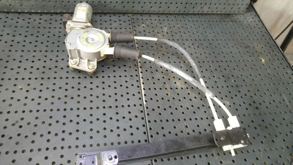 Macara cu motoras stanga spate alfa romeo 147 937 467397950