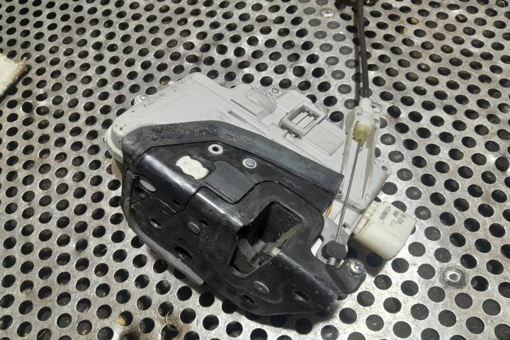 Broasca usa fata stanga 8E1837015AA 8E1837015AA Audi A4 B7