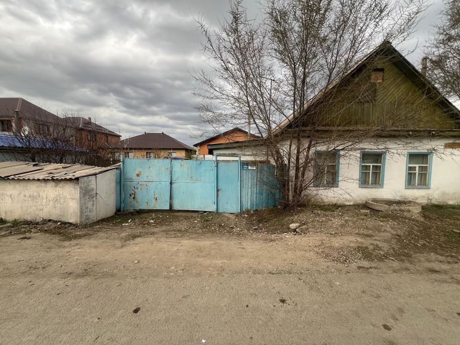 Сдам на долгиц срок Дом  8 мкр.