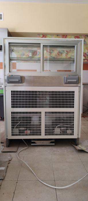 Хладилна витрина