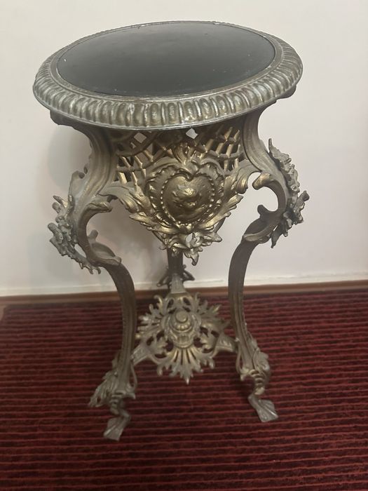 Подставка для цветов металлический