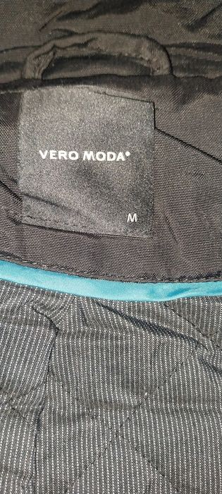 Geaca Vero Moda marimea M impermeabila